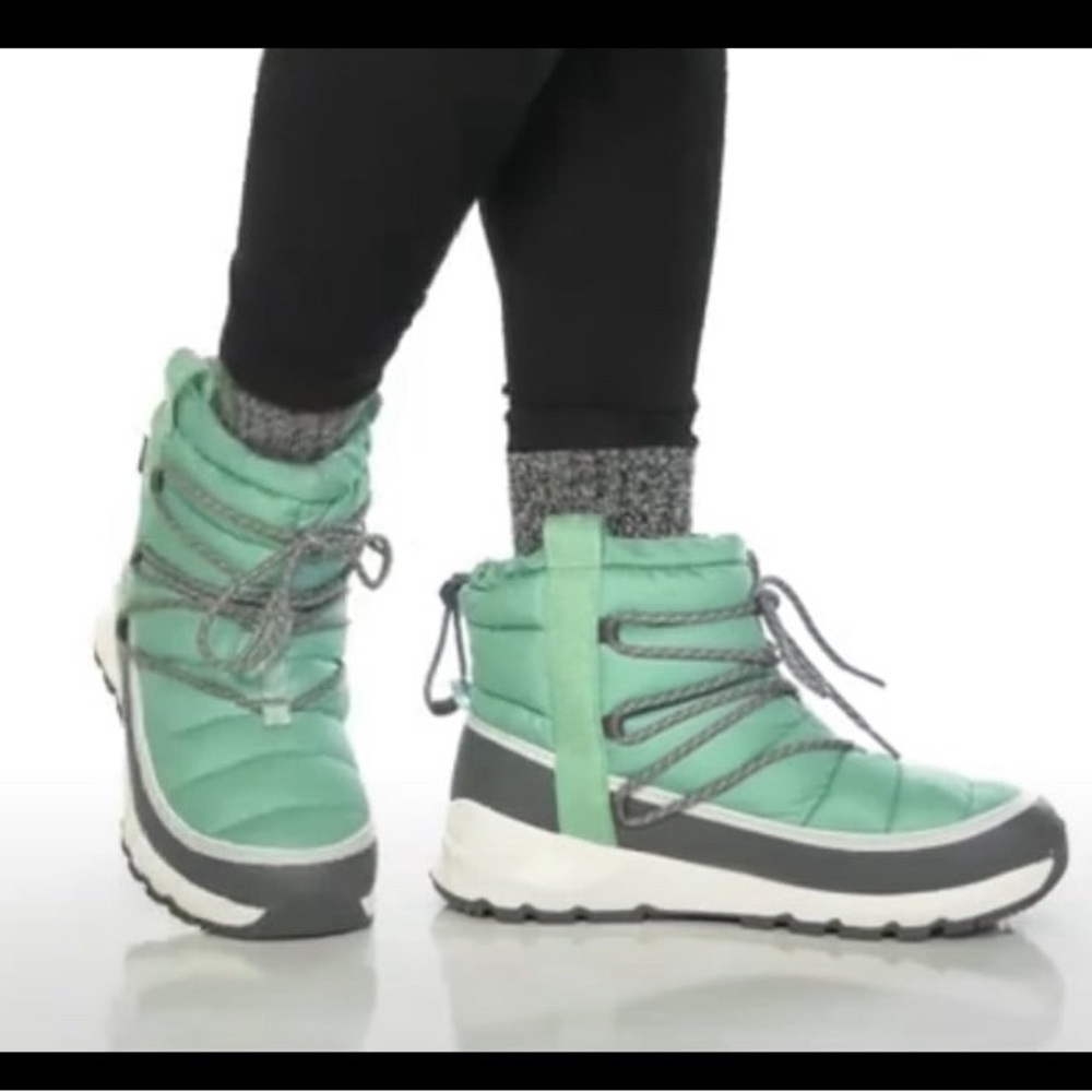 Lightweight Thermoball™ Eco Insulations keeps your feet warm and dry all day!